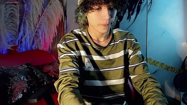 Snapshot of thanier_18 chatting on May 27, 2026, 7:10 pm thanier 18 online show from May 27, 2026, 7:10 pm