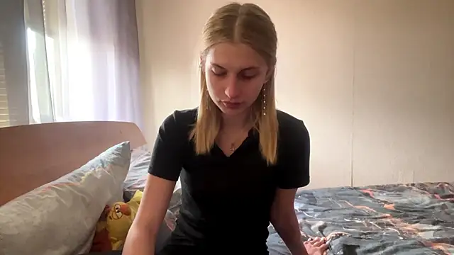 JeneeEady online show from April 11, 2026, 6:21 am