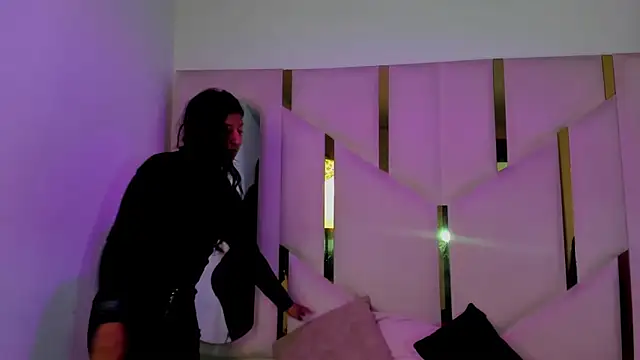 Vaneline2 online show from April 8, 2026, 12:06 pm