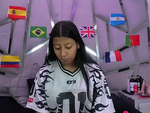 Vaneline2 online show from July 4, 2026, 2:10 pm