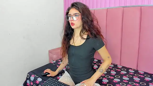 Snapshot of LunaSmithly chatting on April 29, 2026, 5:06 pm LunaSmithly online show from April 29, 2026, 5:06 pm