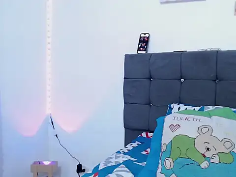 Snapshot of latin_riahnna_jp chatting on February 12, 2026, 2:44 am latin riahnna jp online show from February 12, 2026, 2:44 am