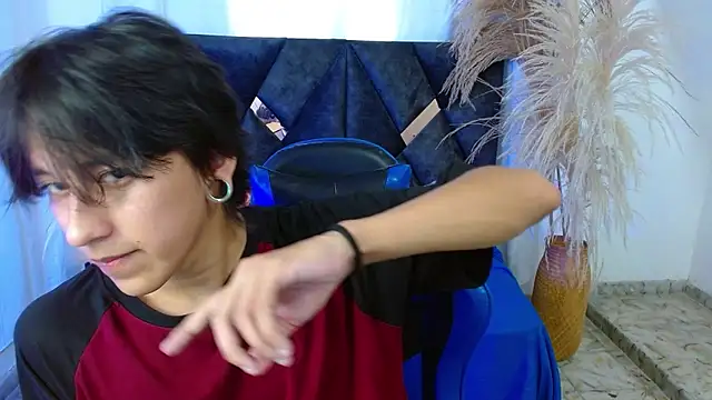 nikoo 18 online show from April 6, 2026, 2:40 pm