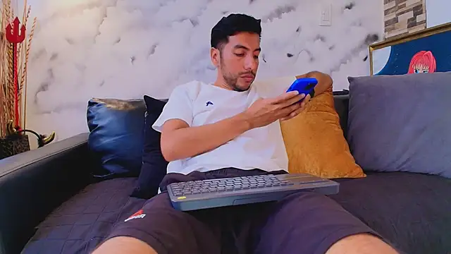 Max Hornye online show from March 17, 2026, 6:44 pm