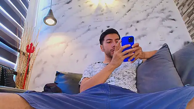 Max Hornye online show from March 16, 2026, 6:43 pm