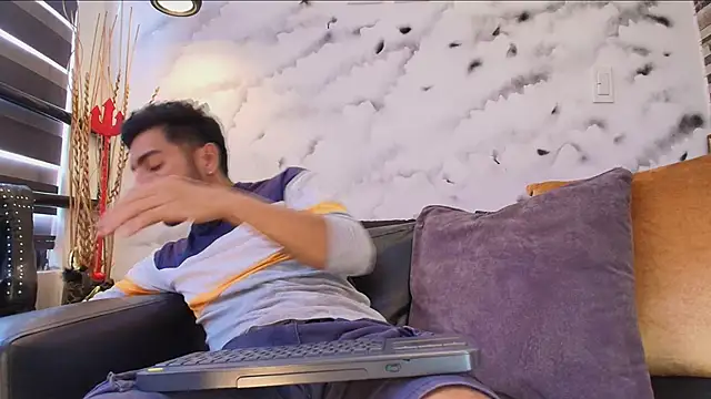 Max Hornye online show from February 23, 2026, 6:52 pm