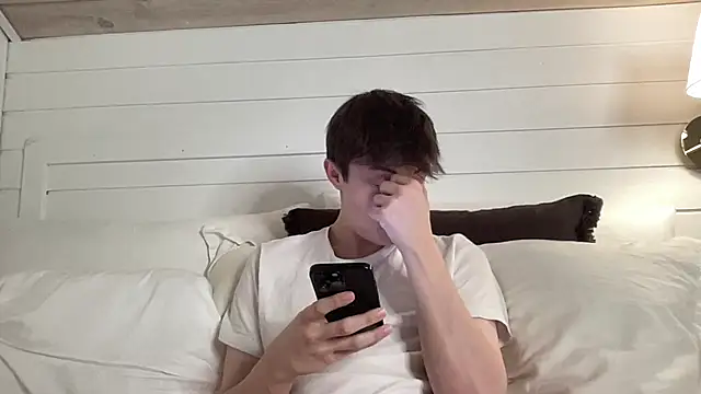 Snapshot of NoahhSkye chatting on February 9, 2026, 9:13 pm NoahhSkye online show from February 9, 2026, 9:13 pm