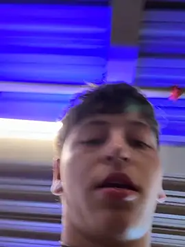 ARON LUXX online show from April 19, 2026, 6:10 pm