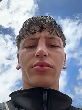 ARON LUXX online show from May 15, 2026, 2:59 pm