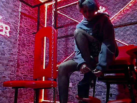 MiistressBlu online show from February 6, 2026, 2:02 pm