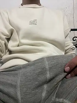 Snapshot of h4k1m33 chatting on February 4, 2026, 11:55 pm h4k1m33 online show from February 4, 2026, 11:55 pm