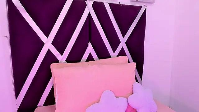 ninameduxx online show from July 11, 2026, 4:46 am