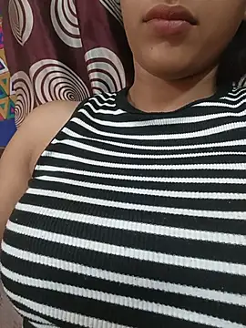 komalsharma99 online show from May 17, 2026, 5:18 am
