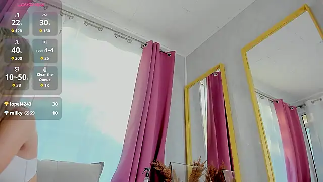 Snapshot of MeganKroft_ chatting on February 19, 2026, 6:32 am MeganKroft online show from February 19, 2026, 6:32 am