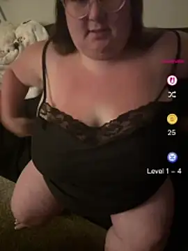 queencurves online show from June 28, 2026, 3:02 am
