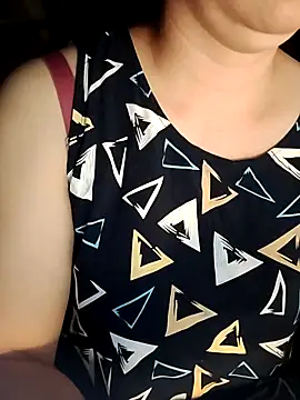 LiilyZi online show from March 23, 2026, 2:39 pm