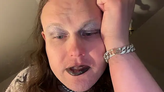 Snapshot of RaeganV chatting on March 1, 2026, 1:55 pm RaeganV online show from March 1, 2026, 1:55 pm