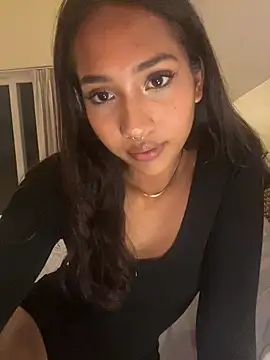 lyla luv online show from February 22, 2026, 2:30 pm