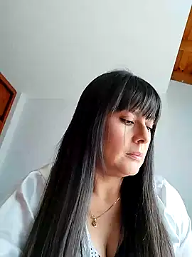 Snapshot of Lyonette_reading1 chatting on February 5, 2026, 2:13 pm Lyonette reading1 online show from February 5, 2026, 2:13 pm