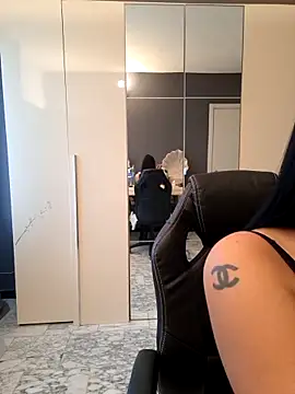 Snapshot of Nhaomy___ chatting on February 16, 2026, 12:04 pm Nhaomy online show from February 16, 2026, 12:04 pm