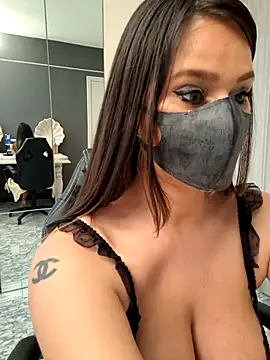 Snapshot of Nhaomy___ chatting on February 9, 2026, 1:31 pm Nhaomy online show from February 9, 2026, 1:31 pm