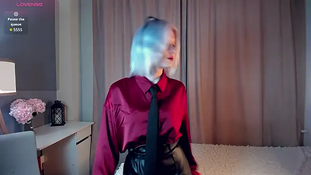 GoldenLenarz online show from March 13, 2026, 11:04 am