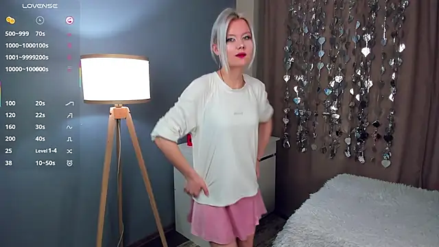 Snapshot of GoldenLenarz chatting on February 20, 2026, 11:12 am GoldenLenarz online show from February 20, 2026, 11:12 am