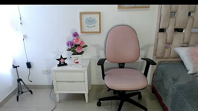 Aantoniaa brown27 online show from February 25, 2026, 2:28 pm