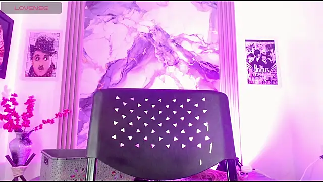 Aranza Dollts online show from April 6, 2026, 7:26 pm