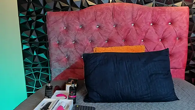 Snapshot of karenwild_1 chatting on June 1, 2026, 1:44 pm karenwild 1 online show from June 1, 2026, 1:44 pm