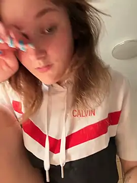 ViviLuu online show from April 16, 2026, 3:13 pm