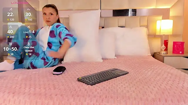 EloiseClairmont online show from May 23, 2026, 7:57 pm