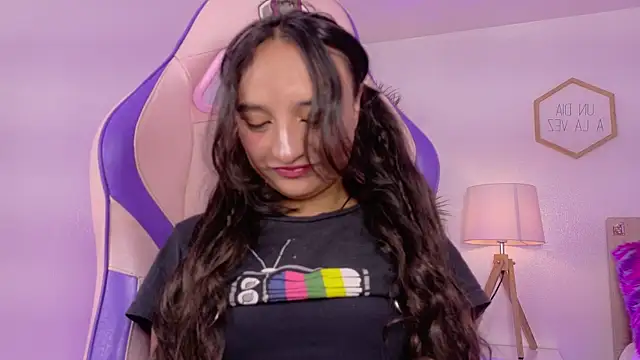 emily jonexs online show from June 30, 2026, 7:47 pm