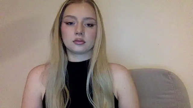 Snapshot of MayaWetDream chatting on February 15, 2026, 5:23 pm MayaWetDream online show from February 15, 2026, 5:23 pm