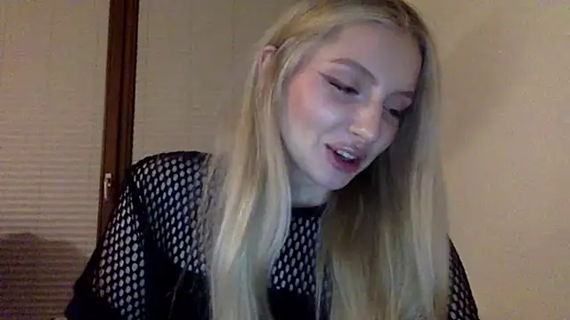 Snapshot of MayaWetDream chatting on April 23, 2026, 8:10 pm MayaWetDream online show from April 23, 2026, 8:10 pm