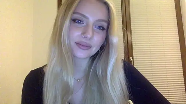 Snapshot of MayaWetDream chatting on May 12, 2026, 8:15 pm MayaWetDream online show from May 12, 2026, 8:15 pm