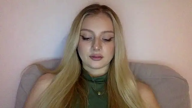 Snapshot of MayaWetDream chatting on February 10, 2026, 5:23 pm MayaWetDream online show from February 10, 2026, 5:23 pm