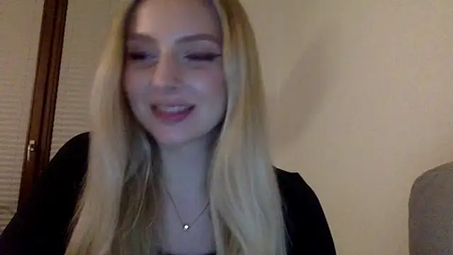 Snapshot of MayaWetDream chatting on April 29, 2026, 8:26 pm MayaWetDream online show from April 29, 2026, 8:26 pm