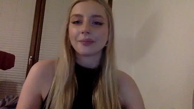 Snapshot of MayaWetDream chatting on April 30, 2026, 8:27 pm MayaWetDream online show from April 30, 2026, 8:27 pm
