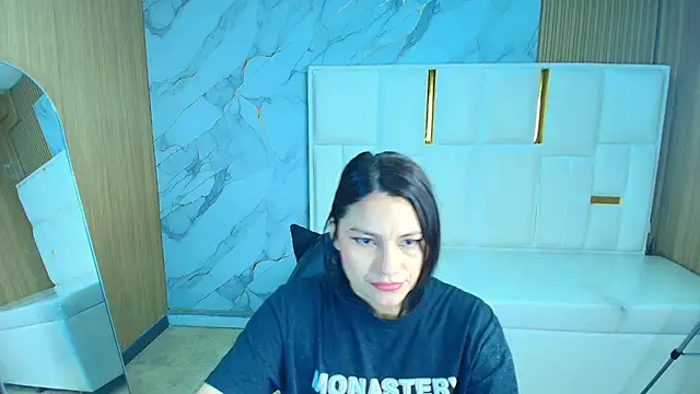 Snapshot of rox_luxury_tf chatting on April 20, 2026, 1:24 pm rox luxury tf online show from April 20, 2026, 1:24 pm