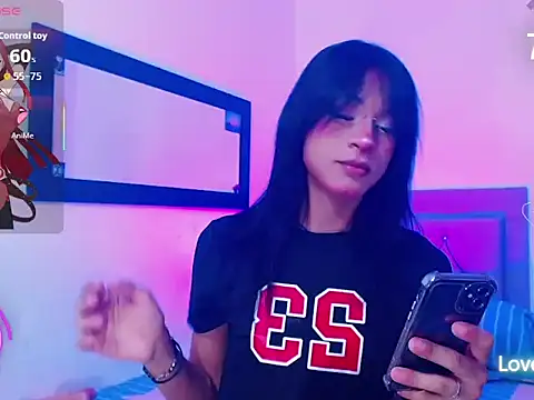 moonlyvelvet online show from March 27, 2026, 5:27 am