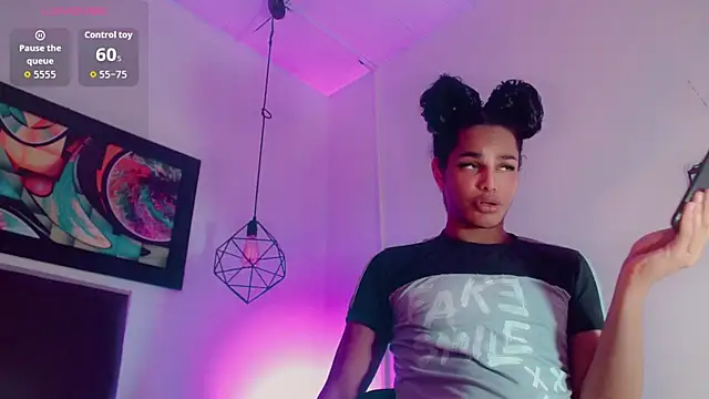 Snapshot of Zonce_shimer chatting on February 20, 2026, 3:47 am Zonce shimer online show from February 20, 2026, 3:47 am