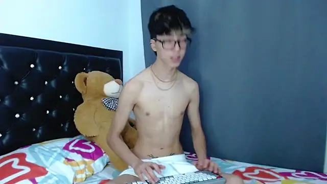 gabriel x18 online show from April 15, 2026, 10:43 pm