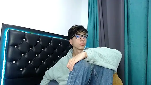 gabriel x18 online show from March 28, 2026, 5:19 am