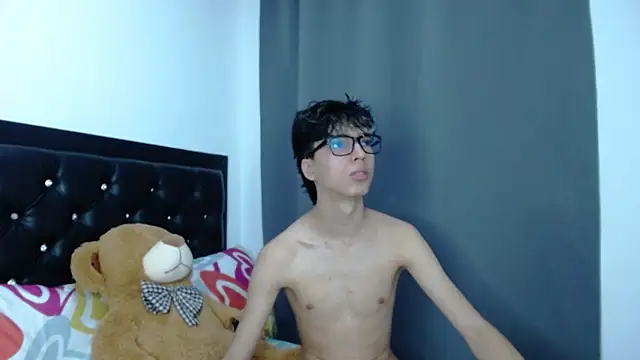 gabriel x18 online show from April 16, 2026, 9:04 pm