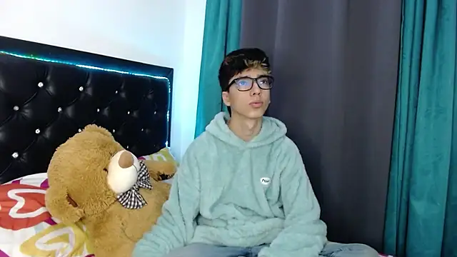 gabriel x18 online show from February 16, 2026, 4:55 am