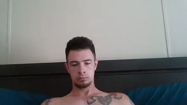 Snapshot of midnightsinz chatting on April 29, 2026, 4:44 pm midnightsinz online show from April 29, 2026, 4:44 pm