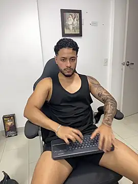 MattiaDupont online show from May 5, 2026, 11:52 pm