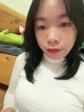 Snapshot of DoliceGirl2k chatting on February 5, 2026, 3:35 am DoliceGirl2k online show from February 5, 2026, 3:35 am