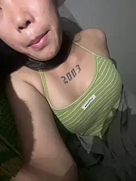 DoliceGirl2k online show from May 1, 2026, 8:14 pm